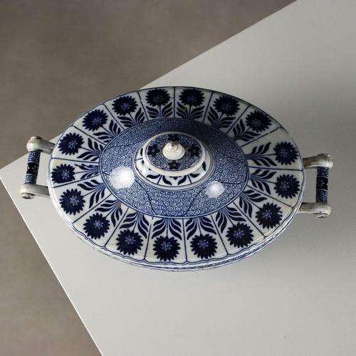 Oval Porcelain Vegetable Bowl from Minton For Sale - Image 4 of 12