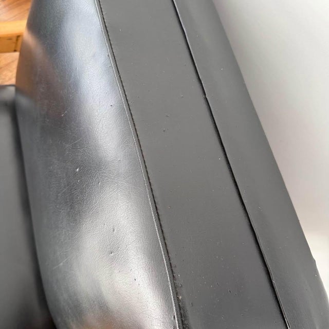 Vintage 1960s Black Leather Lounge Chair With Oak Arms For Sale In New York - Image 6 of 7