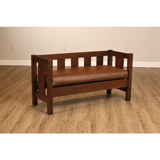 Mission Gustav Stickley Antique Mission Oak Hall Settle Model 205 For Sale - Image 3 of 18