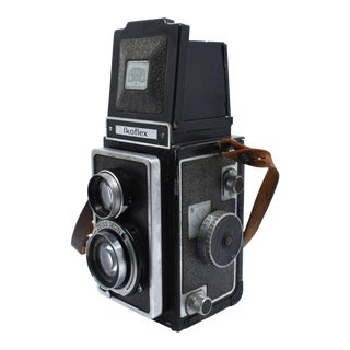 1940's Zeiss Ikon Ikoflex 75mm Twin-Lens Reflex Camera With Leather Shoulder Strap For Sale