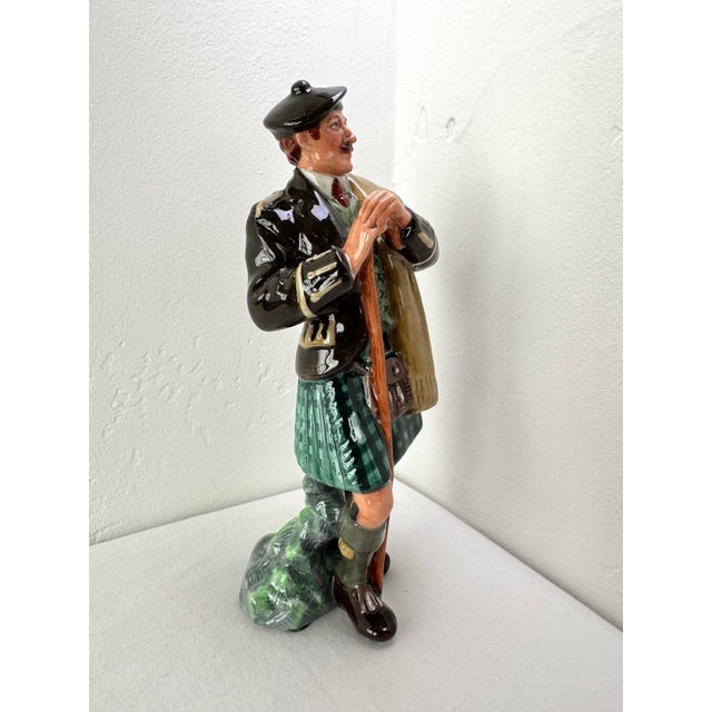 1960s Royal Doulton Scottish Figurine ~ "The Laird" ~ Hn2361 For Sale - Image 5 of 11