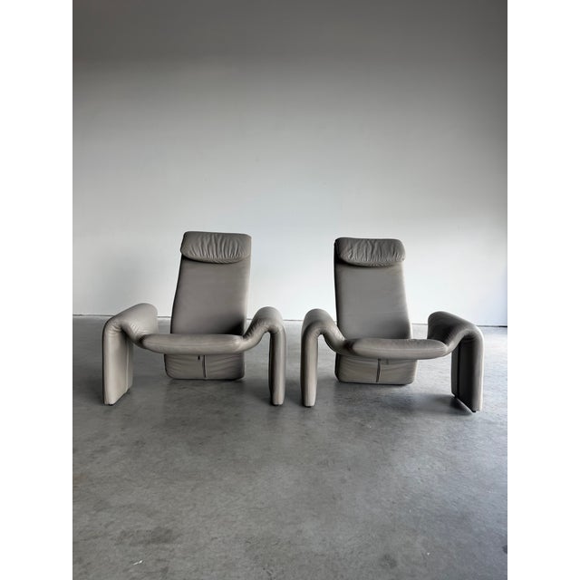 1990s Vintage Sculptural Post Modern Gray Leather Lounge Chair Pair For Sale - Image 5 of 13