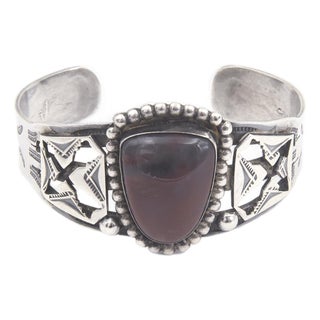 Mid 20th Century Southwest Native American Fred Harvey Style Sterling Silver and Chalcedony Cuff Bracelet For Sale