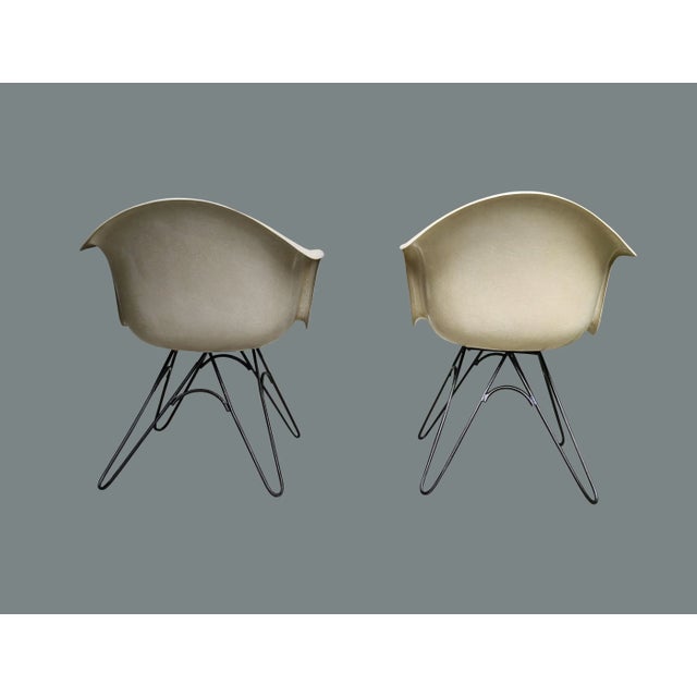 1940s Pair of Fiberglass Armchairs With Angled Profiles in the Style of Lawrence Peabody For Sale - Image 5 of 11