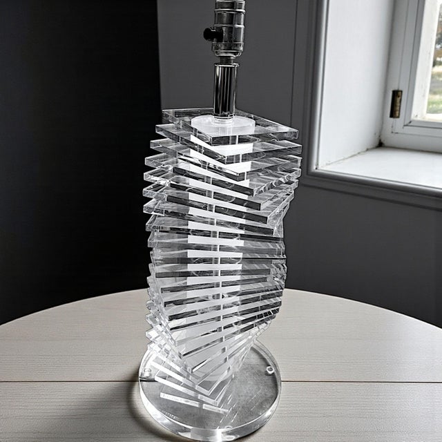 Metal Vintage Mid Modernist Clear Lucite Stacked Tiled Skyscraper Table Lamp, Attributed to Bauer For Sale - Image 7 of 10
