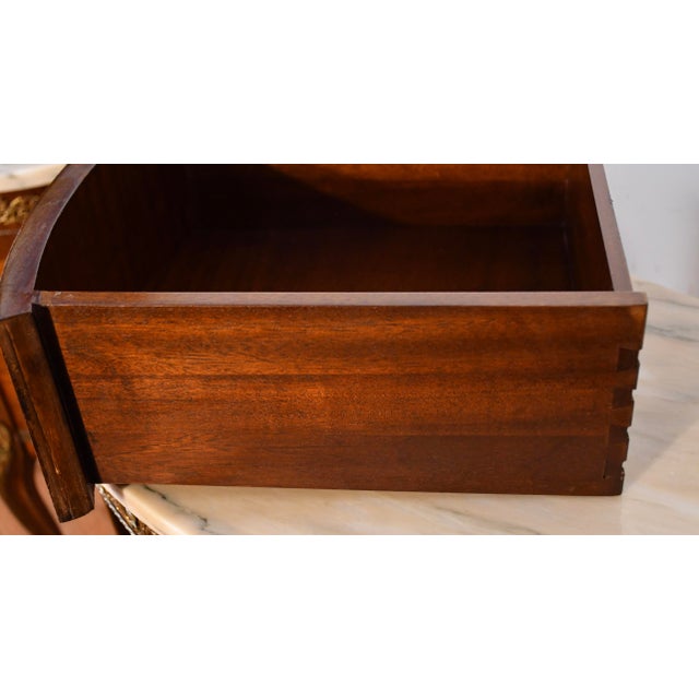 1930s Pair French Louis XV Walnut Satinwood Inlay & Marble Top Nightstands / Small Commodes For Sale - Image 17 of 18