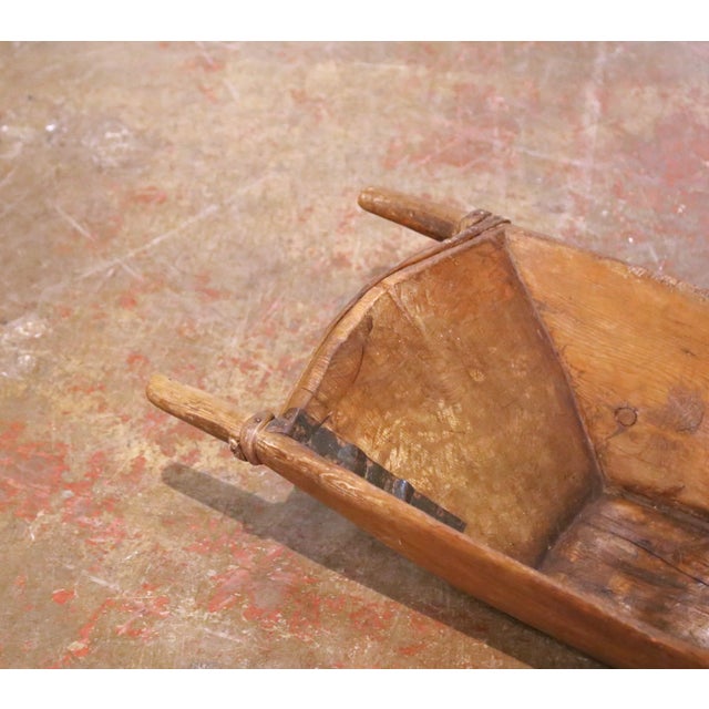 19th Century French Elm Dough Bowl With Hand-Carved Handle For Sale In Dallas - Image 6 of 8