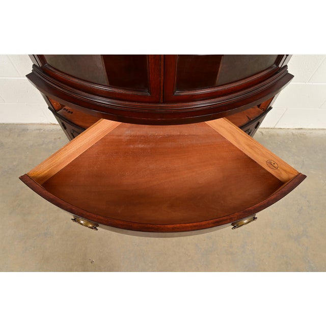 Brown Drexel Georgian Mahogany Bow Front Corner Cabinet, 1950s For Sale - Image 8 of 18