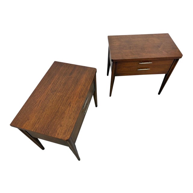 Broyhill Mid-Century Modern Broyhill Saga Walnut Nightstands - Set of 2 - Refinished! For Sale - Image 4 of 9