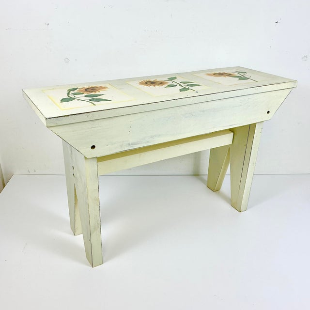 1970s Vintage Arts & Crafts Farmhouse Sunflower Folk Art Painted Pine Bench. For Sale - Image 4 of 18
