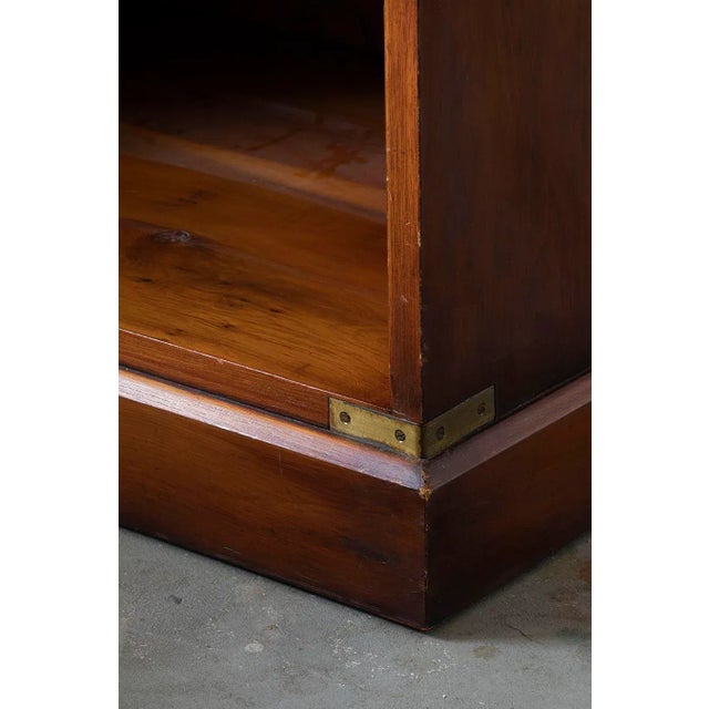 Small Vintage Chest of Drawers, in Good conditions. Designed 1920 to 1949