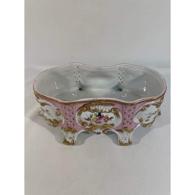Baroque Mid 20th Century French Sorelle Gilded Porcelain Footed Jardiniere Cachepot For Sale - Image 3 of 16