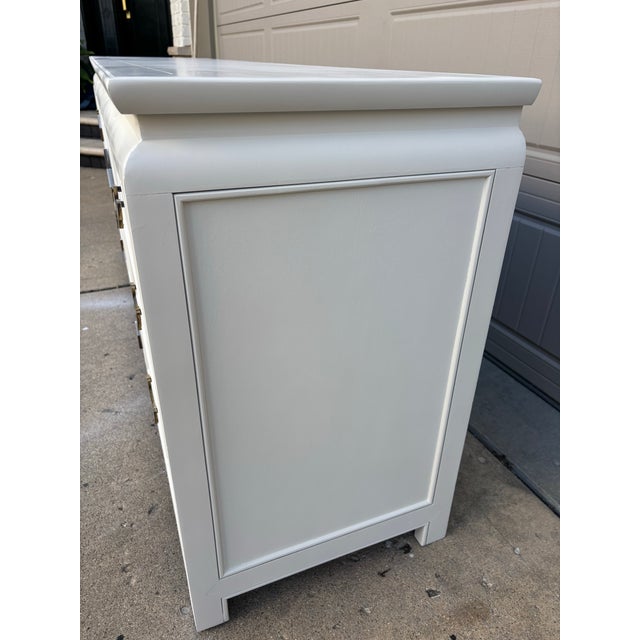 Antique White Late 20th Century Chinoiserie Chin Hua Collection Dresser by Raymond K. Sabota for Century Furniture For Sale - Image 8 of 12