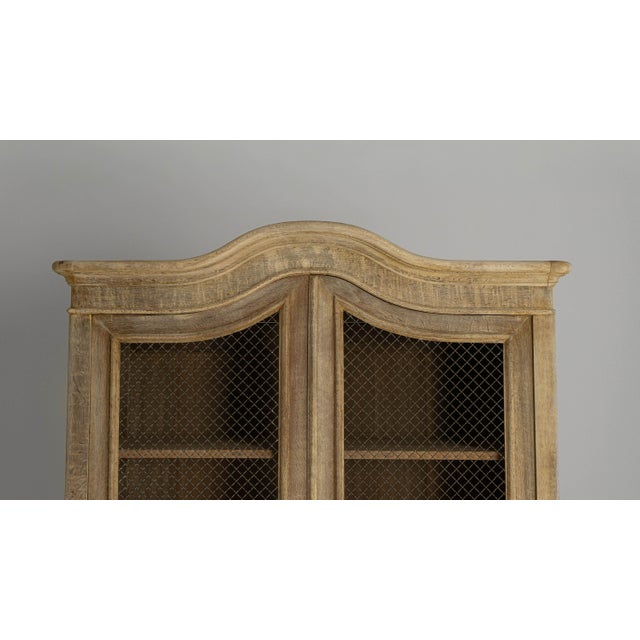 1900 - 1909 1900s French Louis XV Style Oak Vitrine With Mesh Screens For Sale - Image 5 of 18