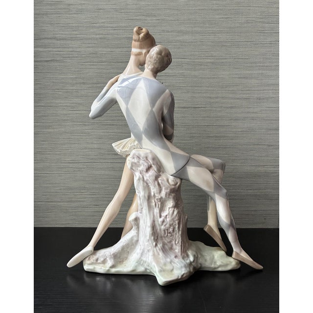 Lladro Large VTG Lladró Porcelain Figurine "Idyl" Harlequin & Ballerina Alfredo Ruiz For Sale - Image 4 of 10
