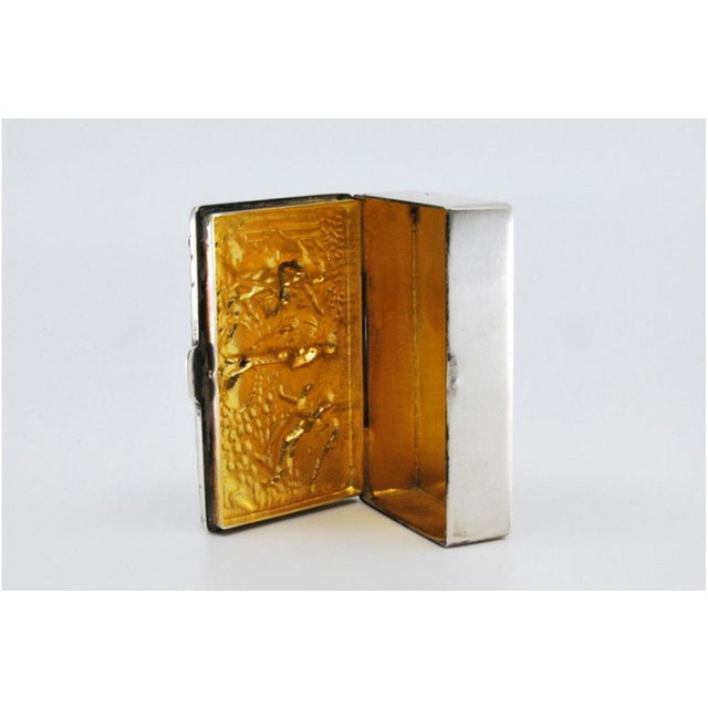 Snuff Box in Embossed Silver For Sale - Image 3 of 8