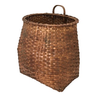 Outstanding Large Example of an Antique American Hand Woven Wood Splint Adarondack Backpack Basket For Sale