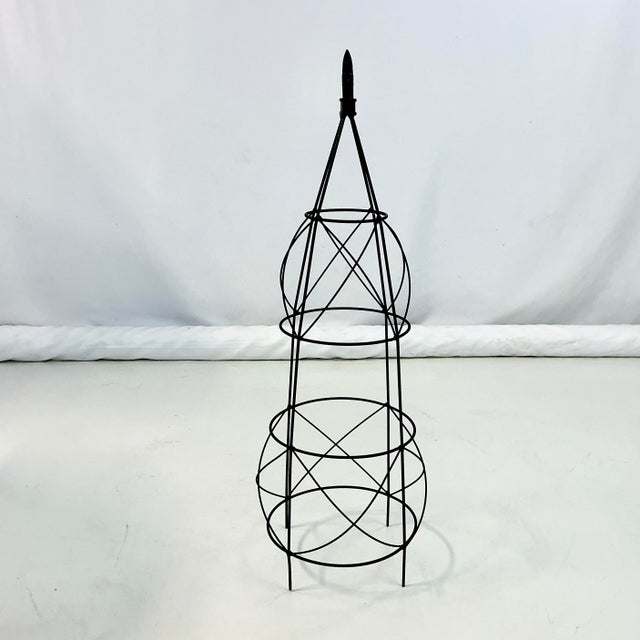 1980s Vintage French Art Deco Fleur De Lis Garden Topiary Trellises Frame. For Sale - Image 4 of 12