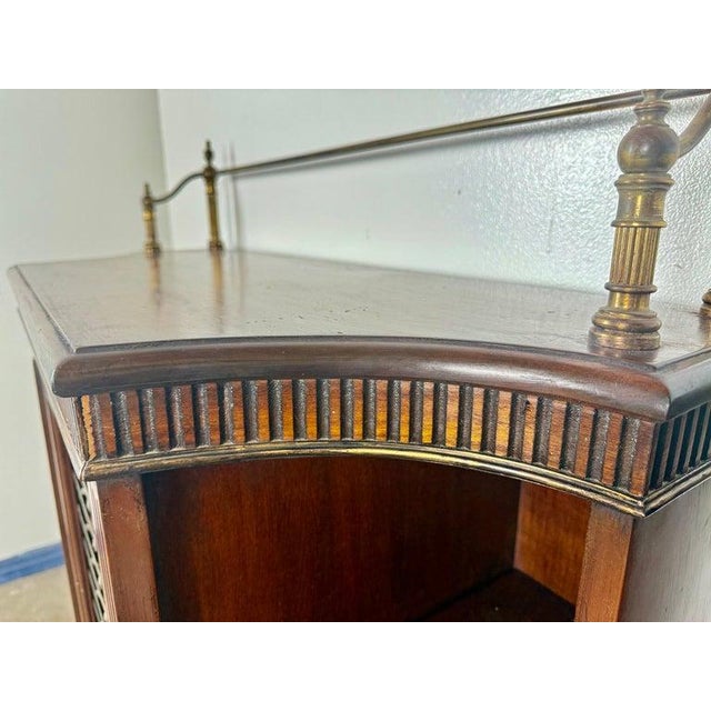 Early 19th Century Pair of English Regency–Style Mahogany Bookcases With Brass Detailing For Sale - Image 11 of 14