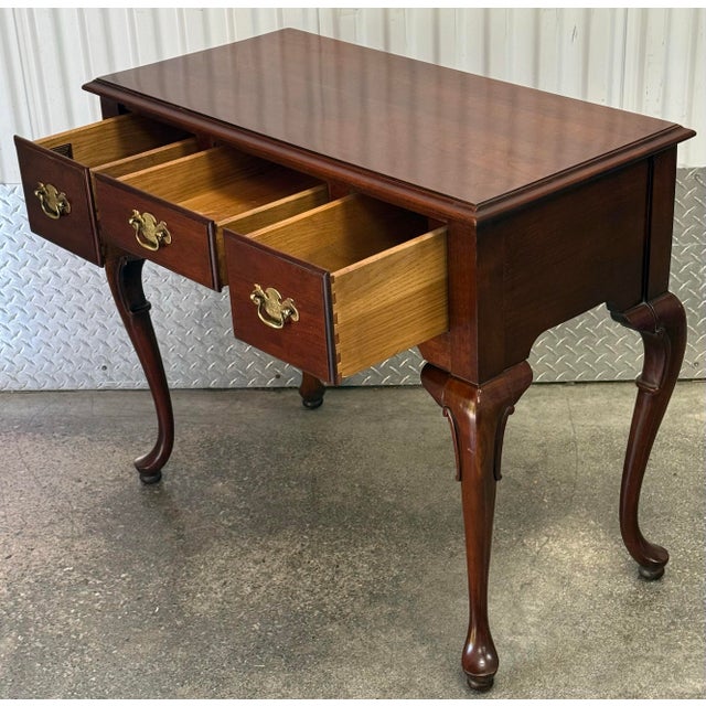 1990s Vintage Gordon’s Fine Furniture Solid Cherry Georgian Lowboy For Sale - Image 5 of 12