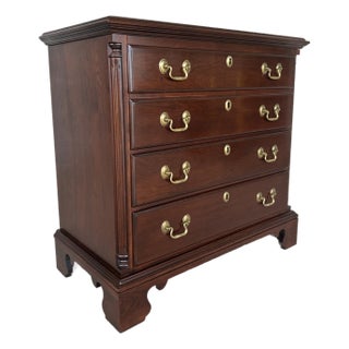 Ethan Allen Georgian Court Bracket Foot 4 Drawer Bachelor Chest (Finish 225) For Sale