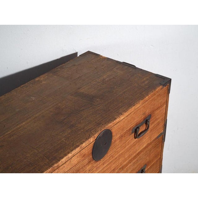 Antique Japanese Tansu – Meiji / Taishō Period (c.1868-1926)Dimensions: Length: 97 cm Depth: 43 cm Height: 104 cmStyle:...
