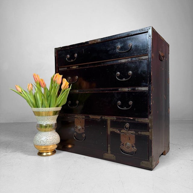 Contemporary Japanese Antique Tansu Chest of Drawers with Brass Hardware, 1900s For Sale - Image 3 of 16