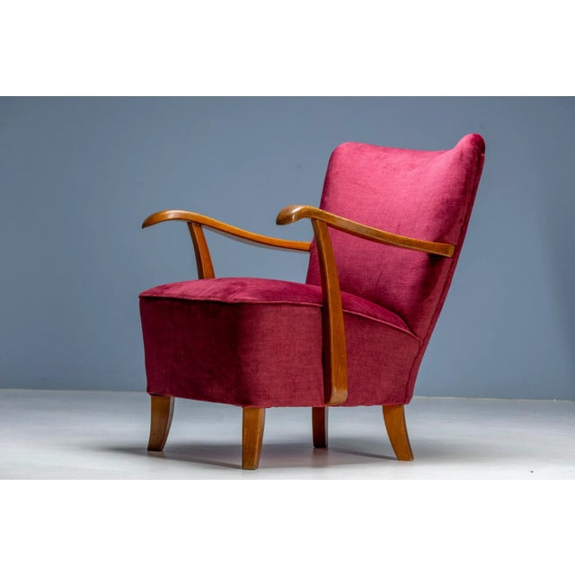 This pair of Art Deco armchairs from 1930s Czechoslovakia represents the refined craftsmanship of the period, merging...