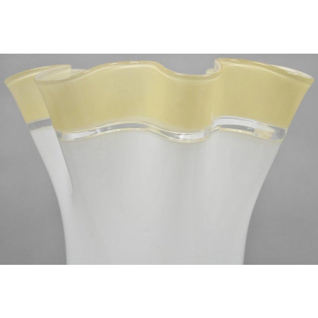 Vintage Italian Murano Mid Century Modern White Glass Handkerchief Table Lamp For Sale In Philadelphia - Image 6 of 14