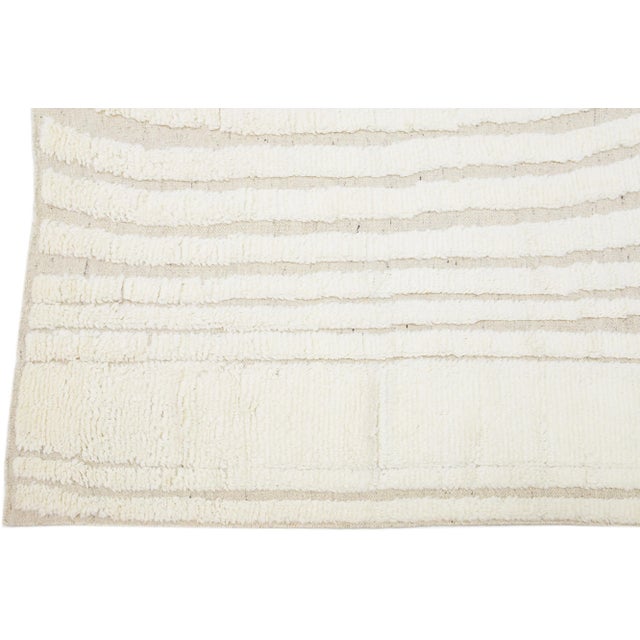 2020s Contemporary Moroccan Style Wool Rug in Ivory With Abstract Design For Sale In New York - Image 6 of 7