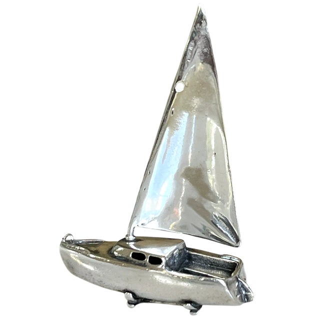 Tiffany and Co. 1980s Miniature Sterling Sailboat Sculpture – Handcrafted 925 Silver For Sale - Image 4 of 8