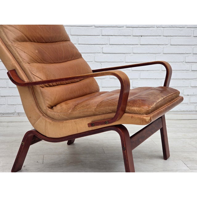 Mid-Century Modern Scandinavian Highback Lounge Chair in Leather and Bentwood, 1970s For Sale - Image 3 of 18