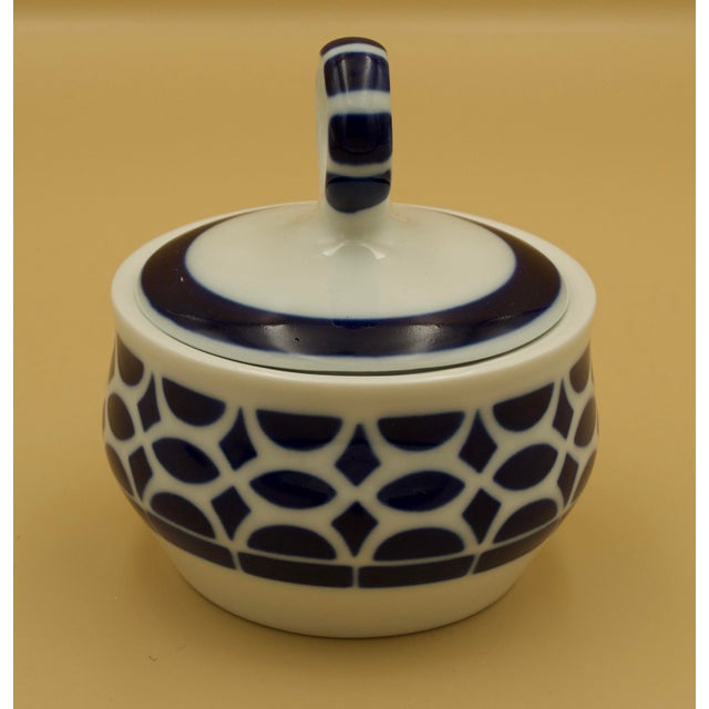 Ceramic Mid 20th Century Sargadelos O Castro Geometric Creamer and Lidded Sugar Bowl, Cobalt Blue Porcelain For Sale - Image 7 of 9