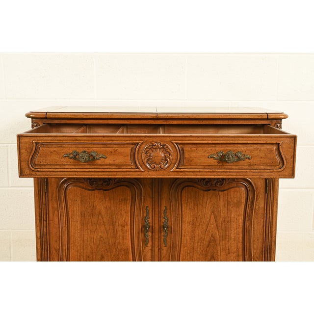 Henredon French Provincial Louis XV Carved Walnut Flip Top Buffet Server or Bar Cabinet, Circa 1970s For Sale - Image 9 of 17