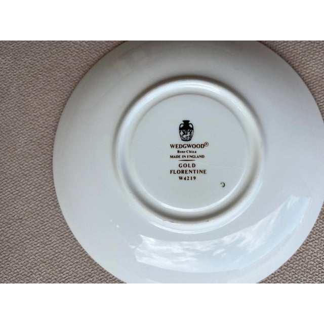 Mid-Century Modern 1960 Gold & White Plates by Wedgewood-3 For Sale - Image 3 of 3