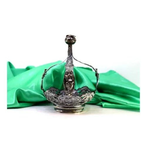 Silver Crown with Reliefs of Acanthus Leaves For Sale - Image 6 of 9