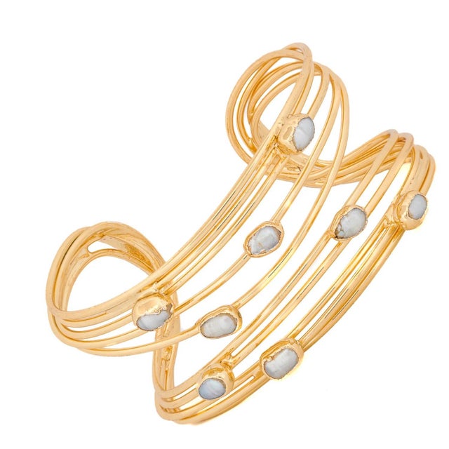 Cleopatra Pearl Dewdrop Gold Cuff Bracelet For Sale In Miami - Image 6 of 7