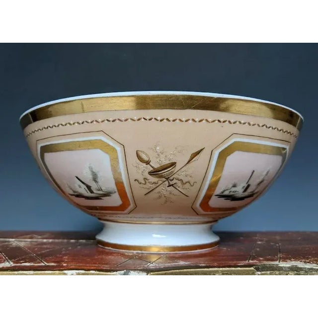 Antique Early 19th Century French Empire Porcelain Bowl Decorated with Trophies and en Grisaille Landscapes For Sale - Image 4 of 7