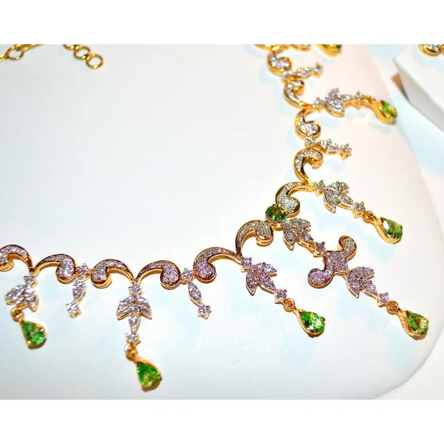 Certified Natural 11cts Natural vs G Diamond Tsavorite Green Garnet 18k Solid Gold Necklace Earrings Set For Sale In Dallas - Image 6 of 10