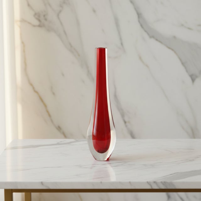 This iconic Murano glass vase, designed by Flavio Poli for Seguso Vetri d’Arte, is a superb example of mid-20th century...