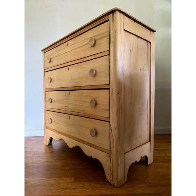 American Late 19th Century Scrubbed Pine Chest of Drawers For Sale - Image 3 of 9