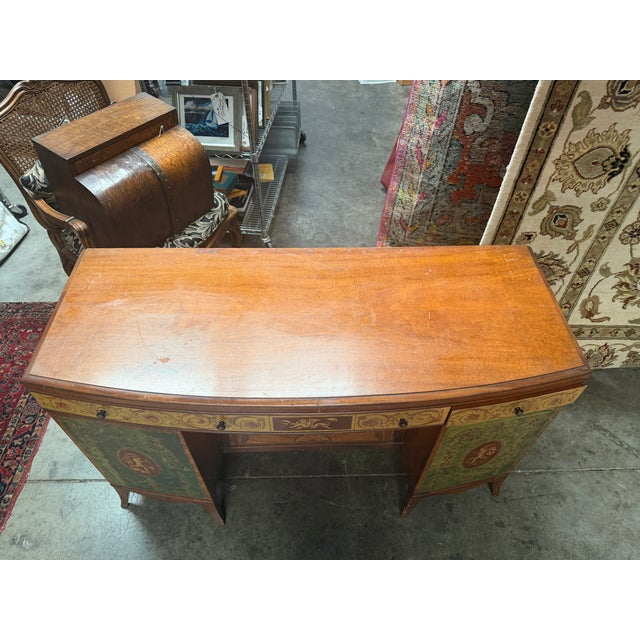 Featuring an elegant kidney-shaped silhouette, this highly decorative dressing table showcases a warm, crossbanded wood-...