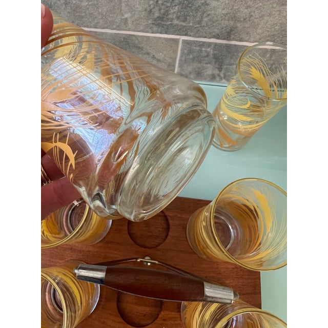 1950s Mid-Century Modern Libbey Golden Harvet Glass Set With Wooden Caddy- 7 Pieces For Sale - Image 5 of 9