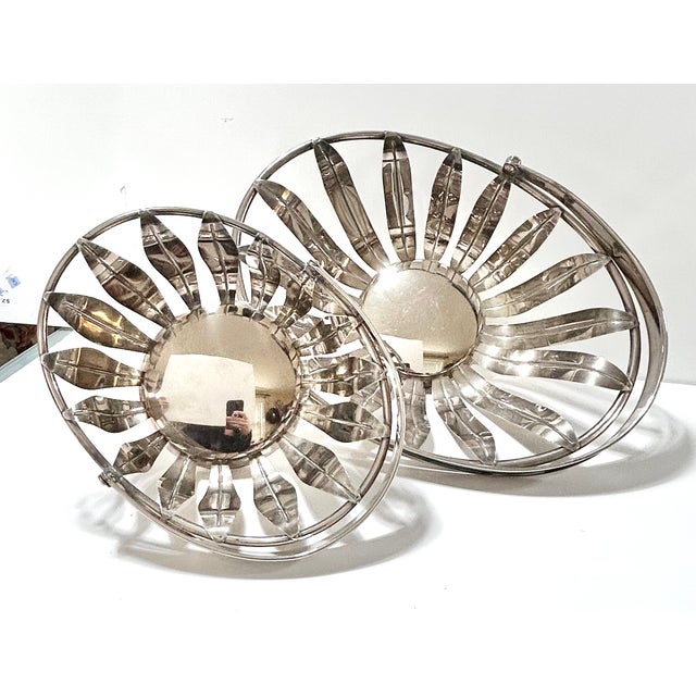 Mid 20th Century Vintage Silverplate Swing Handle Basket Set – Footed Openwork Serving Baskets – Mid Century Tabletop / Fruit / Bread Display For Sale - Image 5 of 10