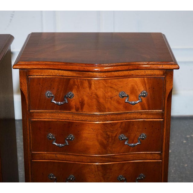 Georgian Style Serpentine Nightstands with Drawers, Set of 2 For Sale - Image 4 of 18