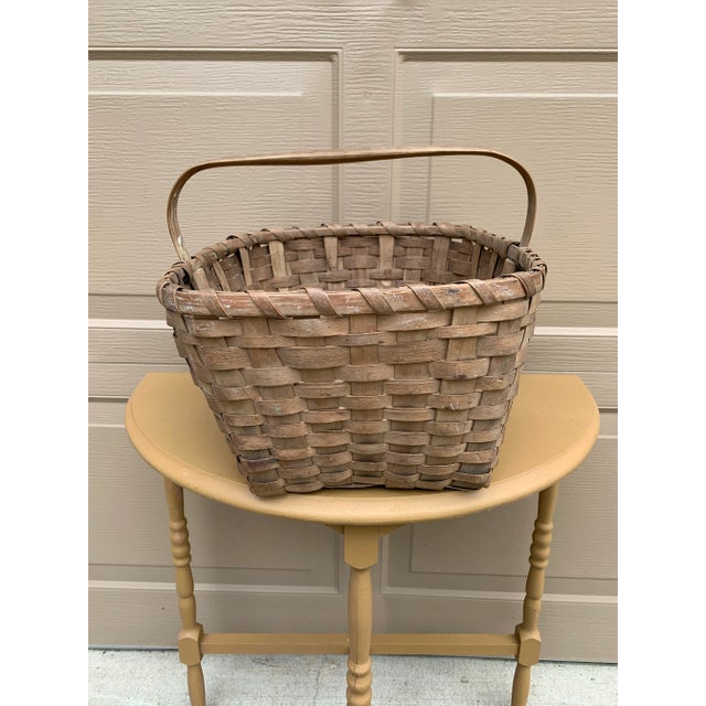 Wood Antique Early 20th Century American Splint Oak Gathering Basket For Sale - Image 7 of 10