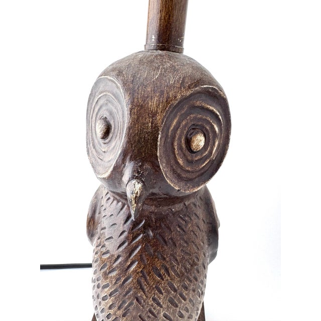 Here is a large vintage owl lamp. This cute lamp is made of faux wood sculpted resin. The lamp measures 23 1/2 inches...
