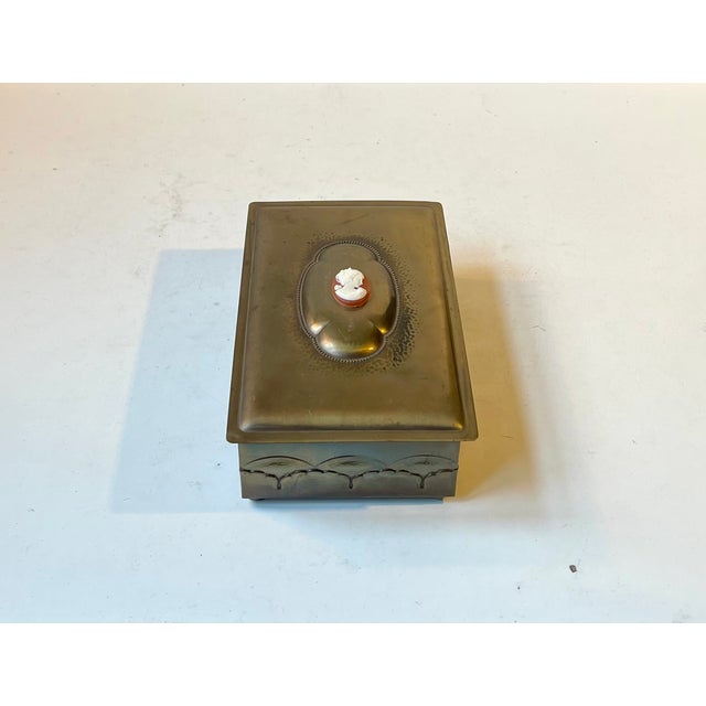 Art Deco Brass Cigar Box with Bakelite Cameo, 1940s For Sale - Image 10 of 10