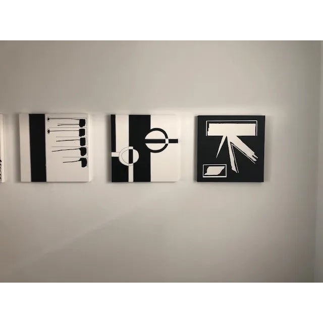 Contemporary Abstract Painting by Susan Cohen, This is an acrylic painting , black and white on canvas.