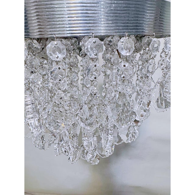 Metal Mid 20th Century Hollywoord Regency Ridged Chrome Rim With French Pendalogue Crystals For Sale - Image 7 of 12